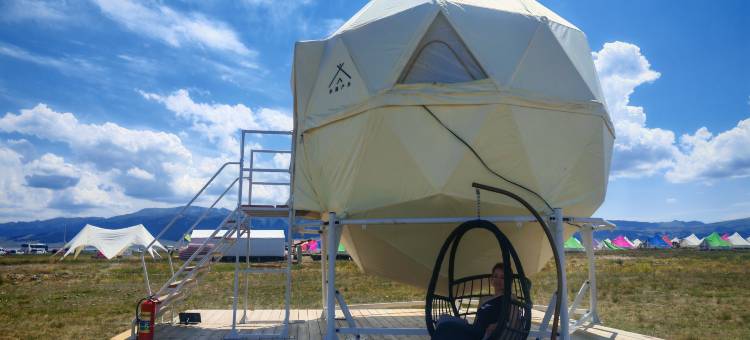 赛里木湖博君一肖星空营地图片