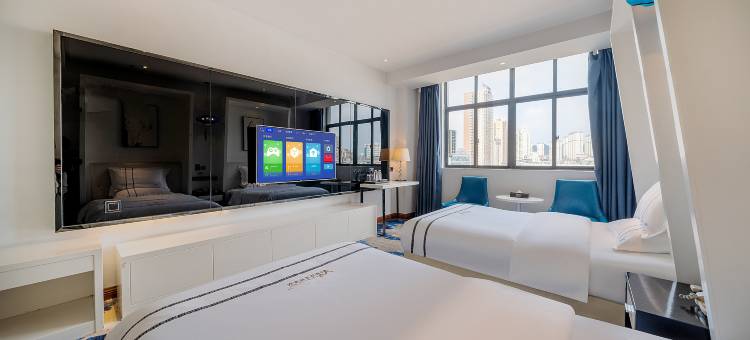 V+精品主题酒店(兴仁广场振兴大道店)图片