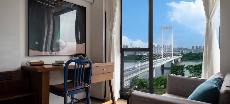 优范Plus·江景酒店(医科大一附院南湖公园店)图片