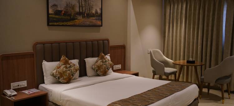 鲁德拉谢尔特商务酒店(Rudra Shelter Business Hotel)图片