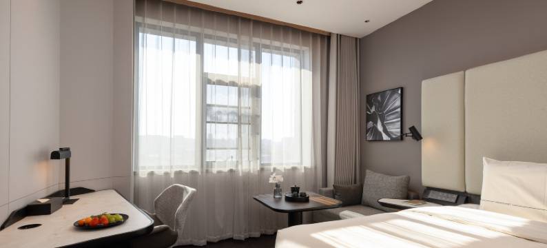 杭州临平世纪公园亚朵酒店图片