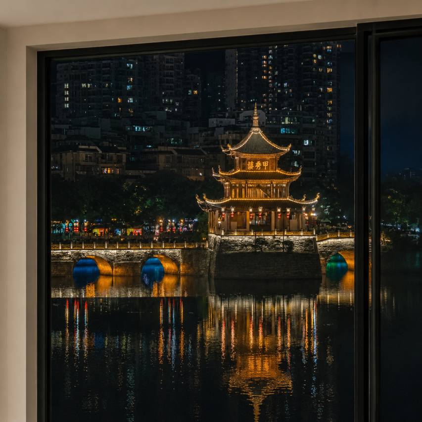 谷莫尼|滨湖See City·慕黑黎高空美景酒店(甲秀楼青云市集店)图片