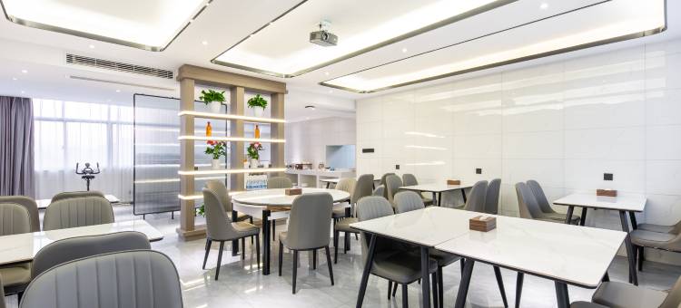 麦田亚曼国际酒店(廿三里开元南街店)图片