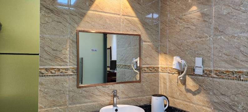 德钦岗坚酒店图片