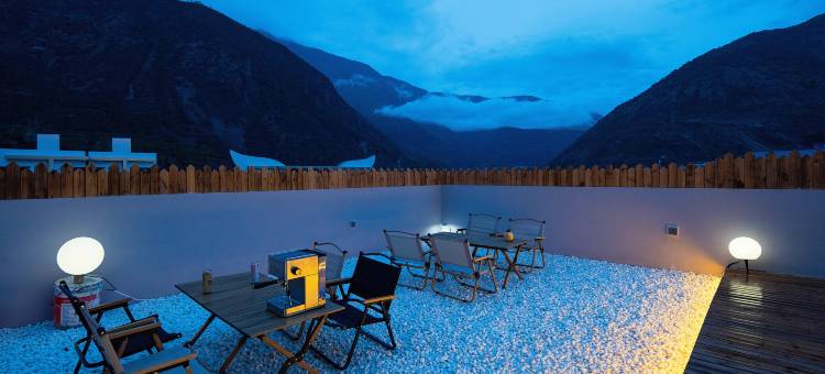 VALATOMS·梵拉图智能酒店(泸定冷碛镇店)图片