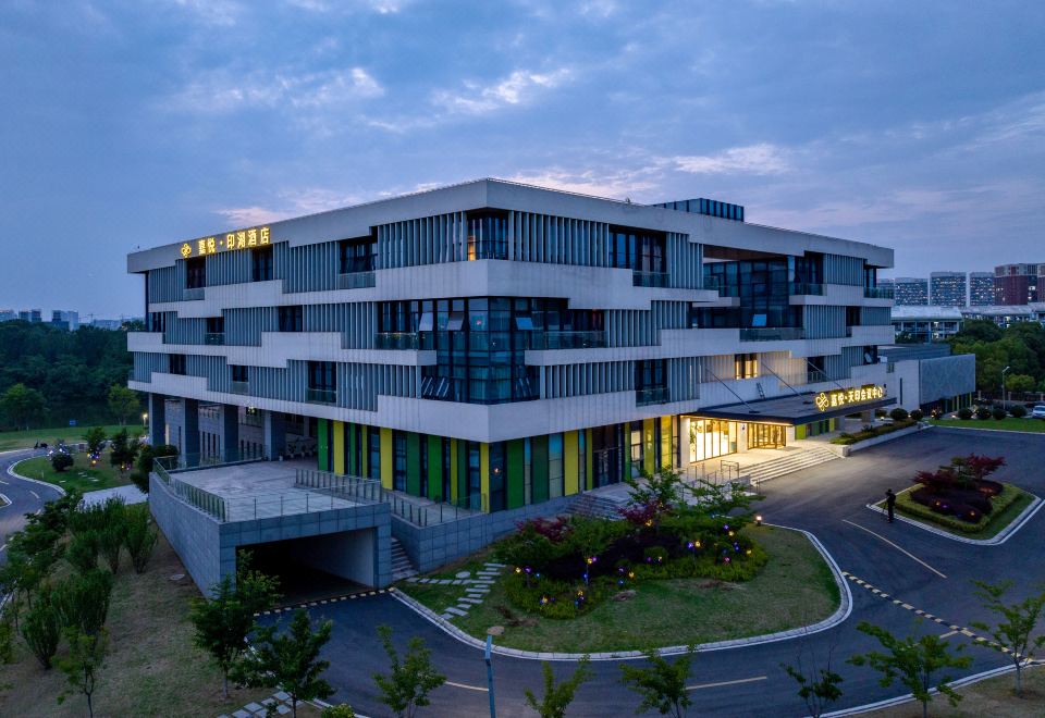 Jiayue Yinhu Hotel Over view