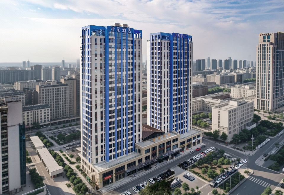 连云港赣榆区政府广场亚朵酒店外景图