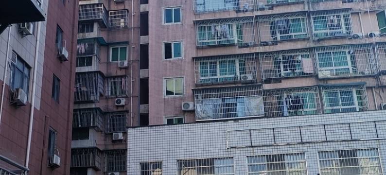 易宿民宿(火车站锦泰广场店)图片