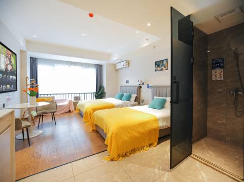 亚晶精品影院公寓(南京南站南广场店)