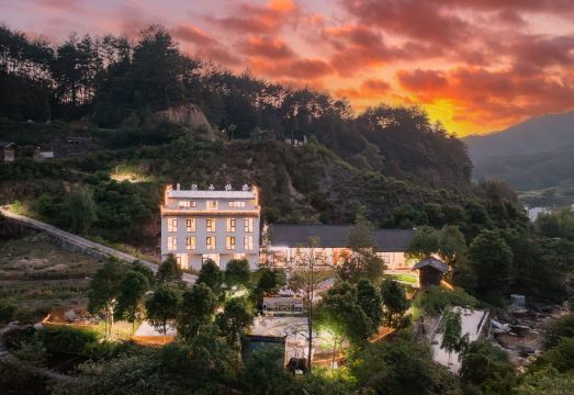 Wuyuan Your courtyard over view