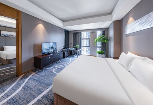 C Plaza HotelHotel Overview