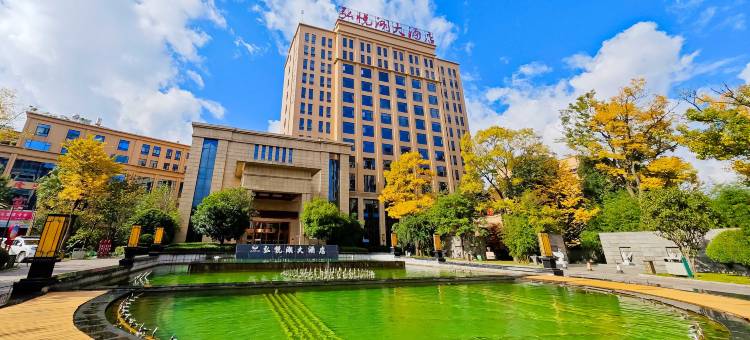 陆良弘悦湖大酒店图片