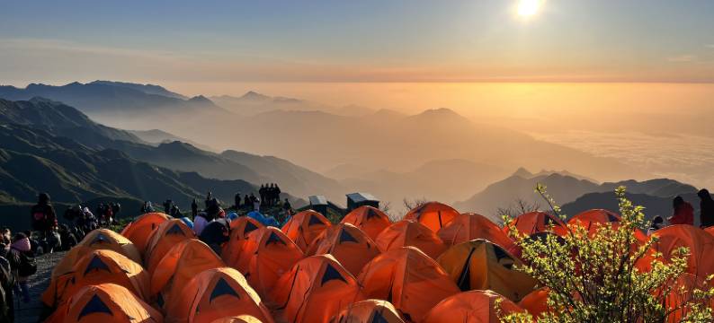 武功山金顶户外帐篷住宿图片