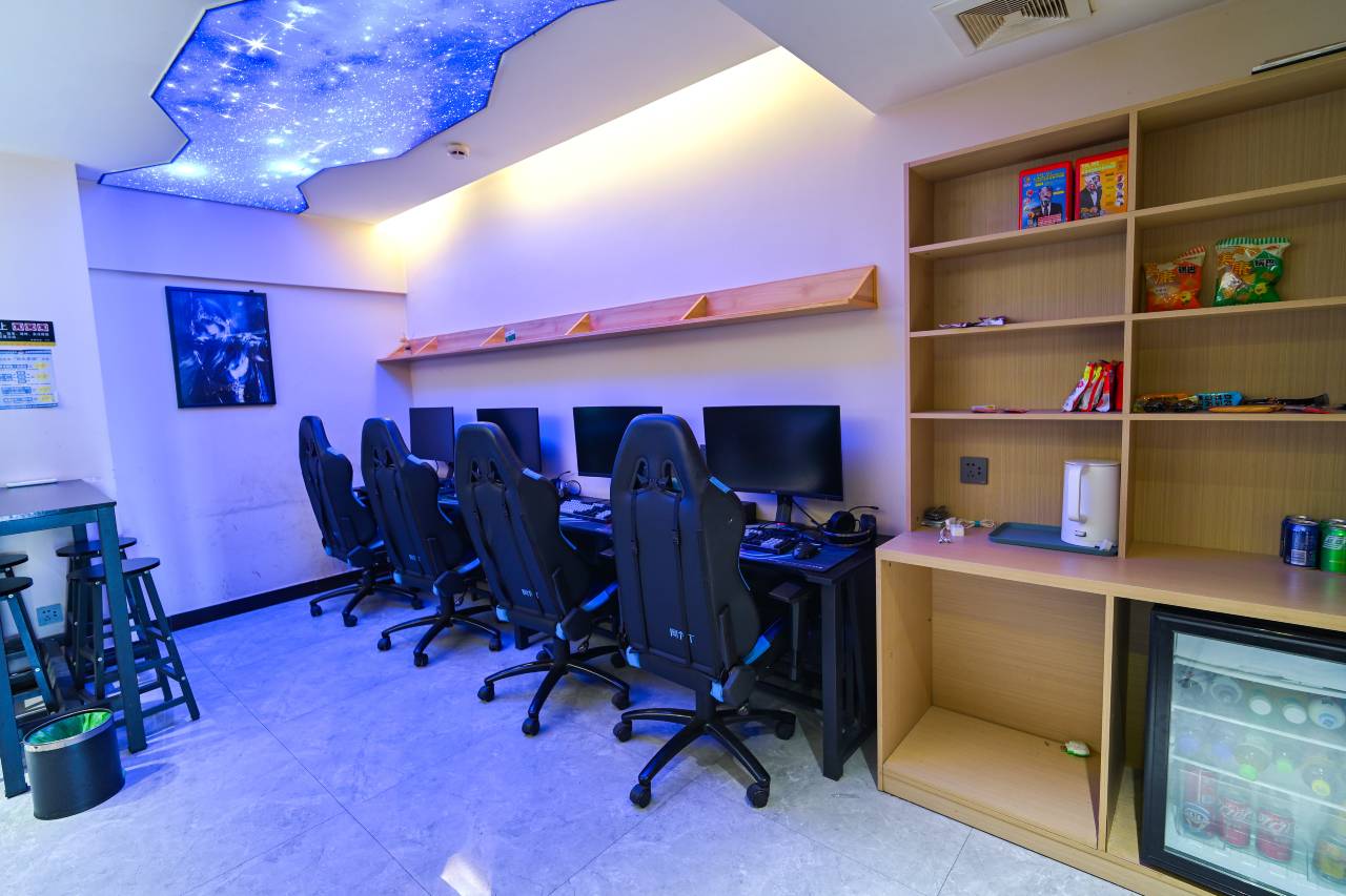 新郑漫游电竞酒店(西亚斯国际学院店)