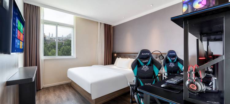 美娱·星峰电竞酒店(河源万隆城亚洲第一高喷泉店)图片