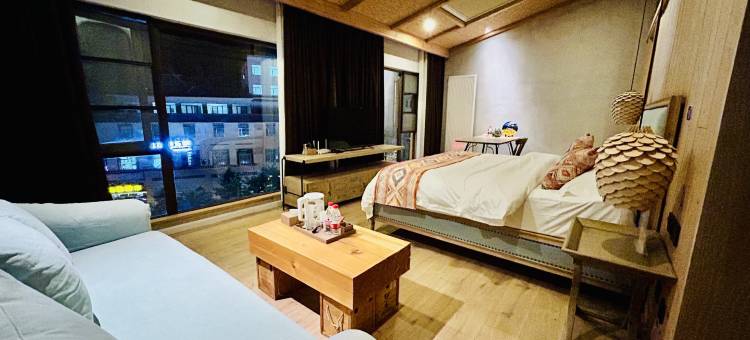 林芝藏云山见美宿酒店图片