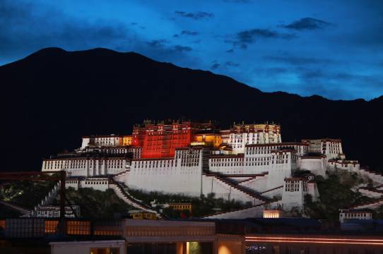 拉萨布达拉宫吉彩国际酒店(八廓街店)图片