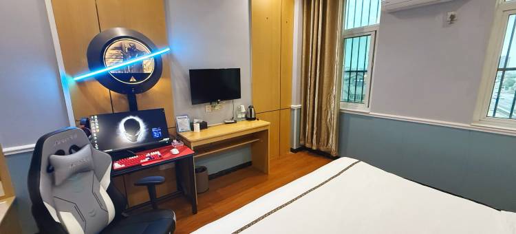 卓威电竞酒店(定陶镜湖广场公交站店)图片