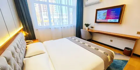 萬宏假日酒店(寧津德百廣場康寧湖公園店)
