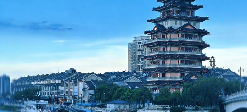 LIGHT•聚亚轻奢酒店(惠州西湖东站水东街店)图片