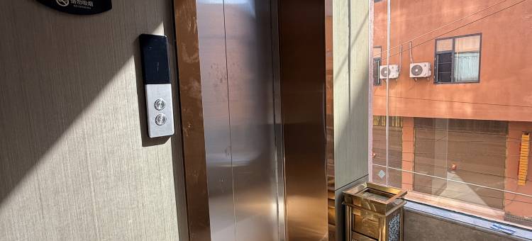弥勒涵香居宾馆(高铁站店)图片