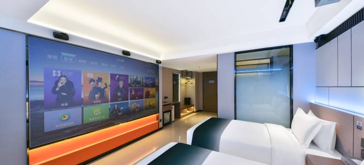 叶与晨电竞电影酒店(桥西区政府店)图片