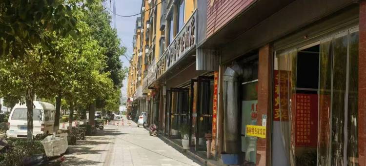 祥云龙泰商务酒店(祥云高铁站玉波湿地公园店)图片