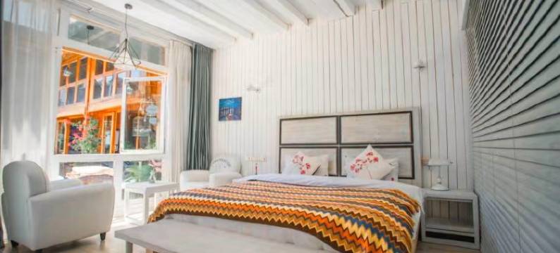 丽江春天里·站台艺术美宿图片