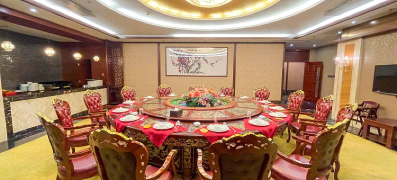 黄金国际假日酒店(普宁池尾高速收费站店)图片