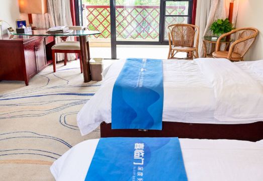 Jiayushan Lake Hot Spring Resort Hotel Hotel Overview