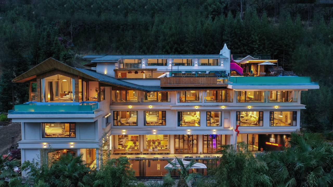 海螺沟鸾喜·隐山· Forest Mountain Lodge·雪山观景温泉度假酒店图片