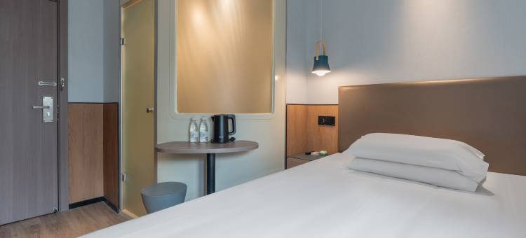 易佰酒店(上海同济大学赤峰路地铁站店)图片