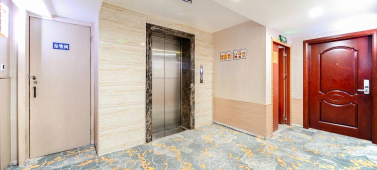 王者主题酒店(贵港唐人街购物广场客世界店)图片