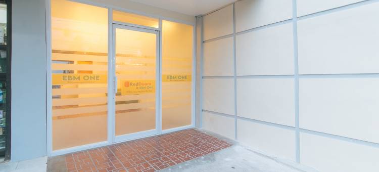 RedDoorz @ EBM One Building图片