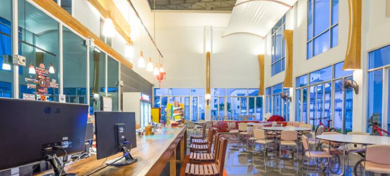 滨江大酒店(Riverside Hotel)图片