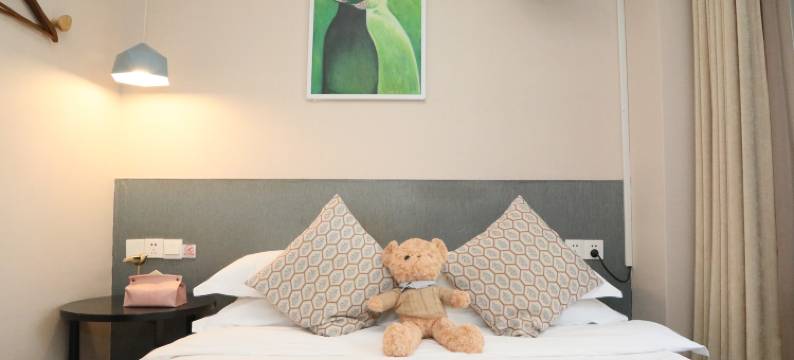 南京窝石榴影院酒店(夫子庙武定门地铁站店)图片