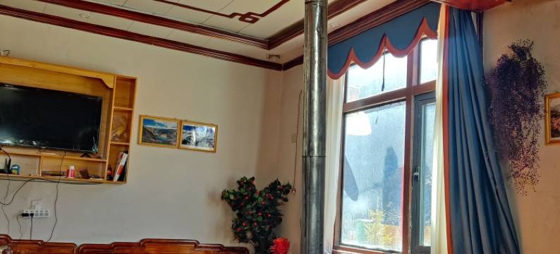 洛扎白玛林央金家庭旅馆图片