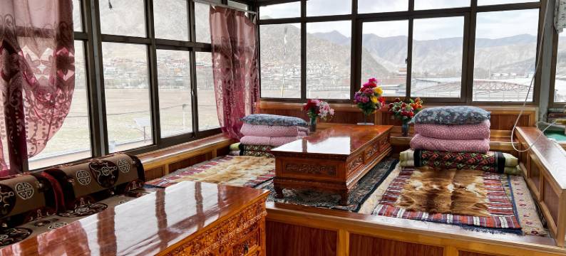 夏河央卿仓藏家民宿图片