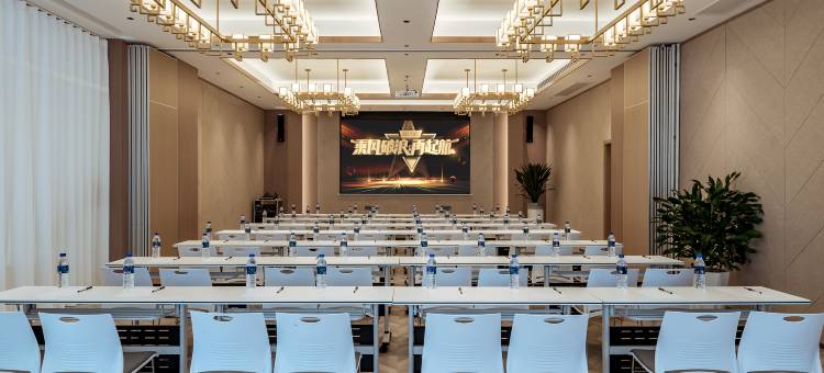 欧蓝亚酒店(大理州宾川金叶路店)图片