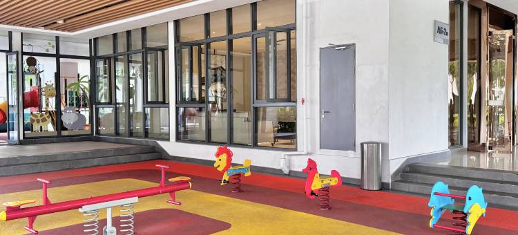 R&F Princess Cove near CIQ by Stayrene图片