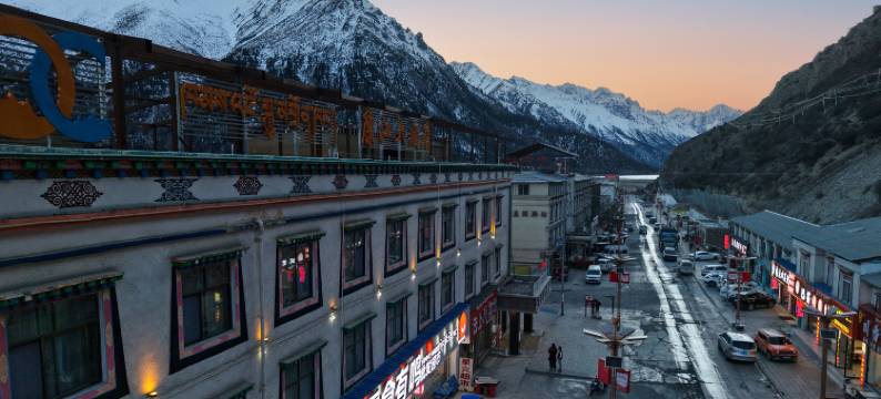 云上富氧酒店(然乌镇店)图片