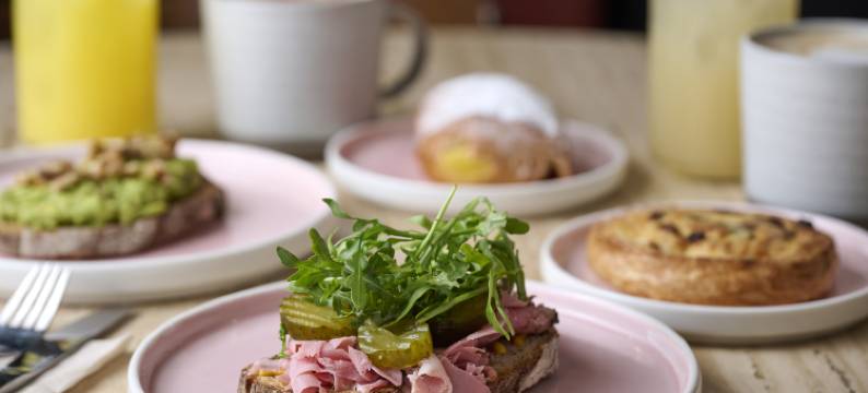 海湾地标顶峰酒店(Cove - Landmark Pinnacle)图片