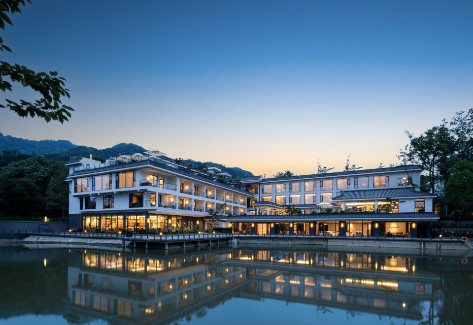成都青城山山前花间堂·郁淙道外景图
