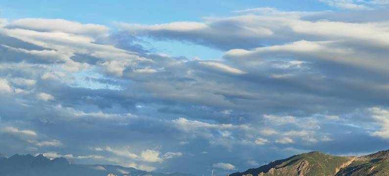 拉萨渝东假日酒店(大昭寺八廓街店)图片