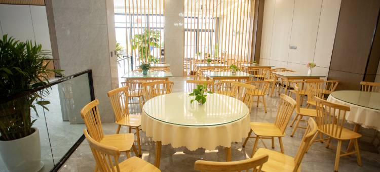 都江堰尘外·山语酒店(青城山高铁站店)图片