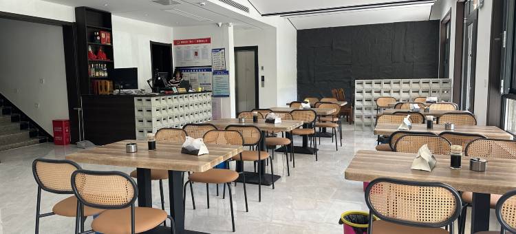 林州听涧山川酒店(石板岩小镇店)图片