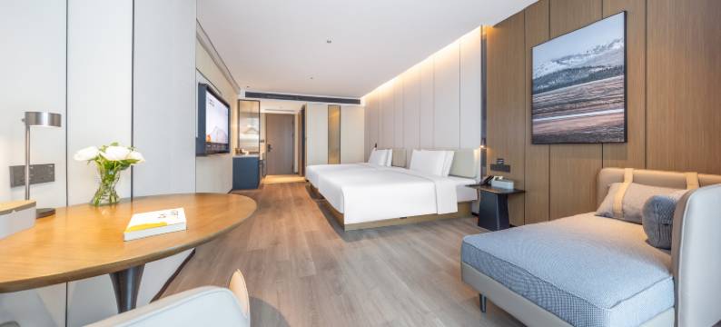 广州花都狮岭大道中亚朵酒店图片