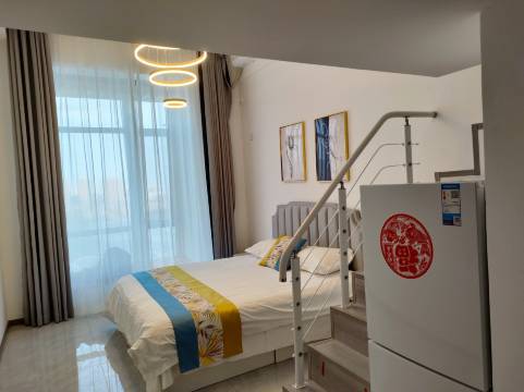 怡蓝湾loft民宿(大连北站体育中心店)