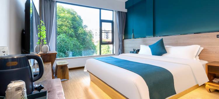 今宿·印象艺术酒店(崇左高铁南站彩虹街店)图片