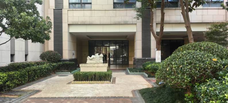 华庐家投影智能民宿(融创乐园店)图片